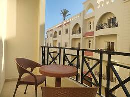 Palm Beach Piazza Beachfront Lovely Apartment