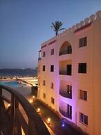 Palm Beach Piazza Beachfront Lovely Apartment