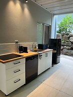 Palm Cove Studio Apartments