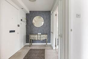 Spacious 1 bed Apartment With Parking & Balcony!