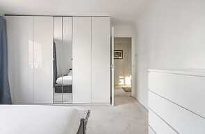 Spacious 1 bed Apartment With Parking & Balcony!