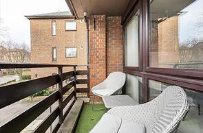 Spacious 1 bed Apartment With Parking & Balcony!