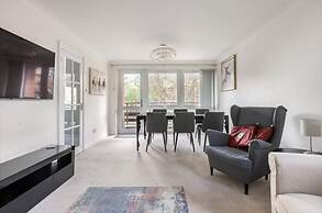 Spacious 1 bed Apartment With Parking & Balcony!