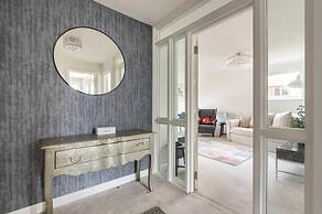 Spacious 1 bed Apartment With Parking & Balcony!