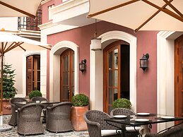 Vila Ebel Hotel Pool & Spa
