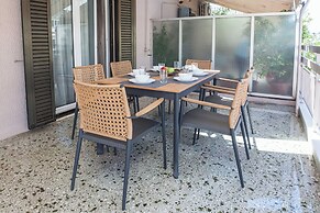 Neos Kosmos Gem w Acropolis View Balcony