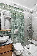 Limehome Piraeus Olive