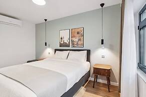 Limehome Piraeus Olive