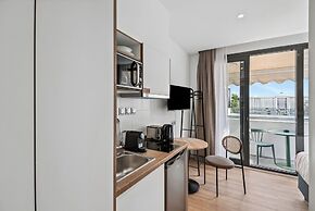 Limehome Piraeus Olive