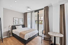 Limehome Piraeus Olive