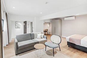 Limehome Piraeus Olive