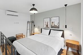 Limehome Piraeus Olive