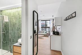 Limehome Piraeus Olive