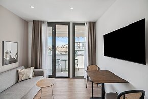 Limehome Piraeus Olive