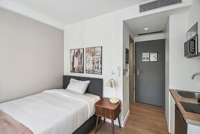 Limehome Piraeus Olive