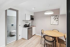 Limehome Piraeus Olive