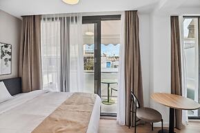Limehome Piraeus Olive