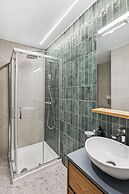 Limehome Piraeus Olive