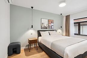 Limehome Piraeus Olive