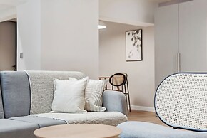 Limehome Piraeus Olive