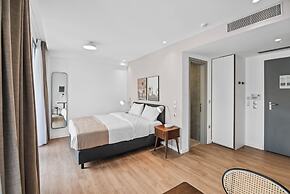 Limehome Piraeus Olive