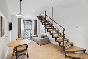 Limehome Piraeus Olive