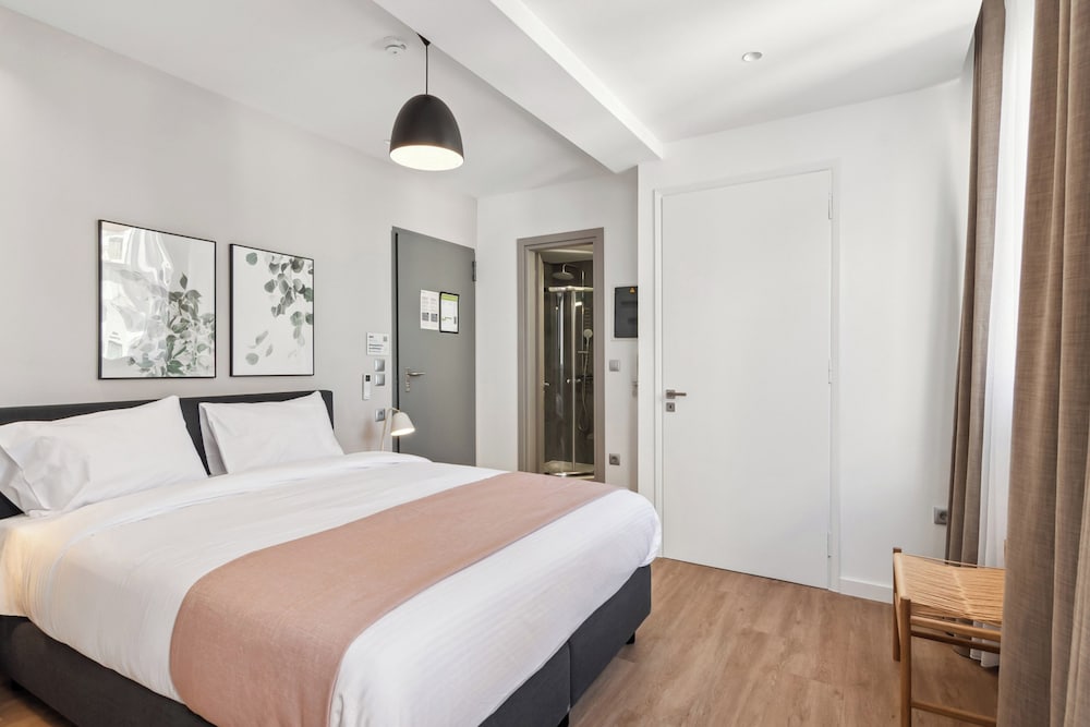 Limehome Piraeus Olive