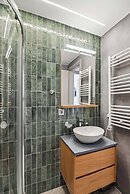Limehome Piraeus Olive