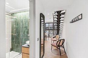 Limehome Piraeus Olive