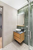 Limehome Piraeus Olive