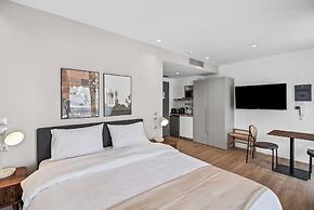 Limehome Piraeus Olive