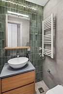 Limehome Piraeus Olive