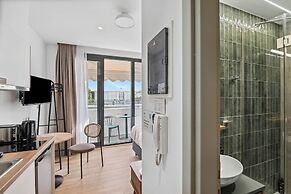 Limehome Piraeus Olive