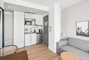 Limehome Piraeus Olive