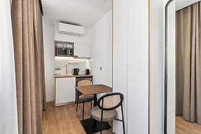 Limehome Piraeus Olive