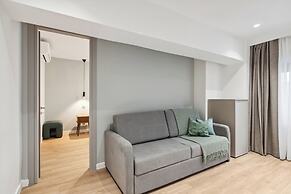 Limehome Piraeus Olive