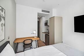 Limehome Piraeus Olive