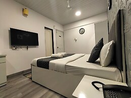 Astha Kandivali Service Apt