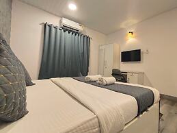 Astha Kandivali Service Apt