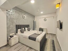 Astha Kandivali Service Apt