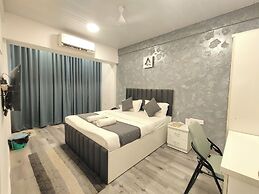 Astha Kandivali Service Apt