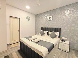 Astha Kandivali Service Apt