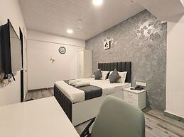 Astha Kandivali Service Apt