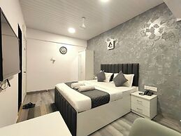 Astha Kandivali Service Apt