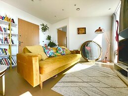 Stylish 1-Bedroom Apt with Stunning London Views