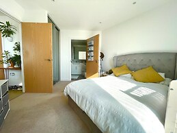 Stylish 1-Bedroom Apt with Stunning London Views