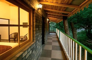 Cedar Woods - A Boutique Resort