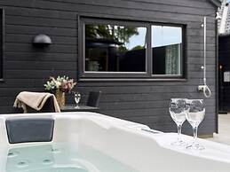 5 Star Holiday Home in Dronningmolle