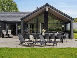 5 Star Holiday Home in Dronningmolle