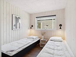 5 Star Holiday Home in Dronningmolle